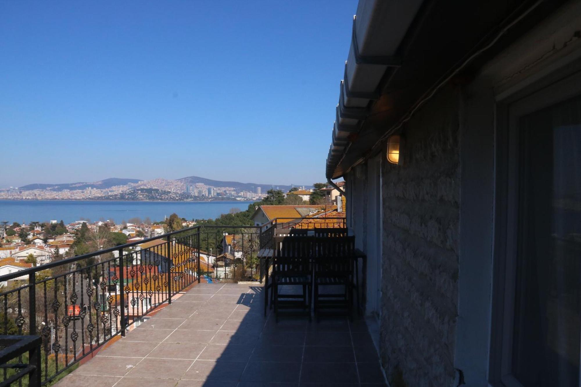 Bueyuekada Apart Hotel - Karadag Apart Адалар Екстериор снимка